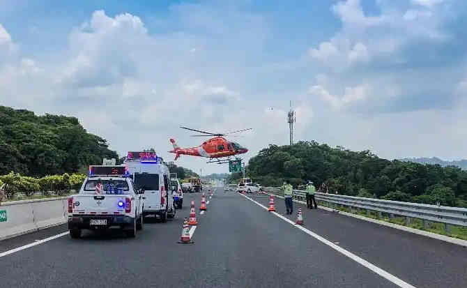 喀喇沁高速公路汽车救援案例