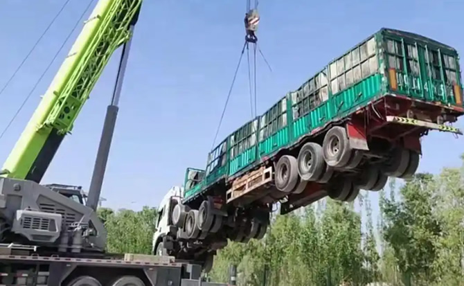 喀喇沁道路脱困救援案例